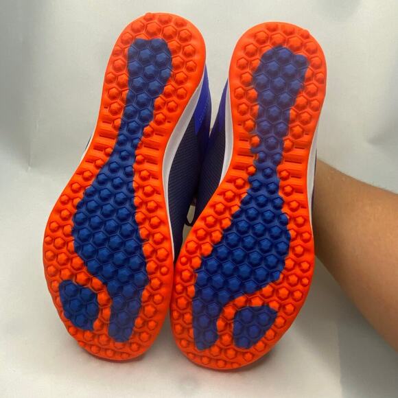 Kipsta Agility Soccer Shoes Size 5 Juniors - Picture 4 of 5